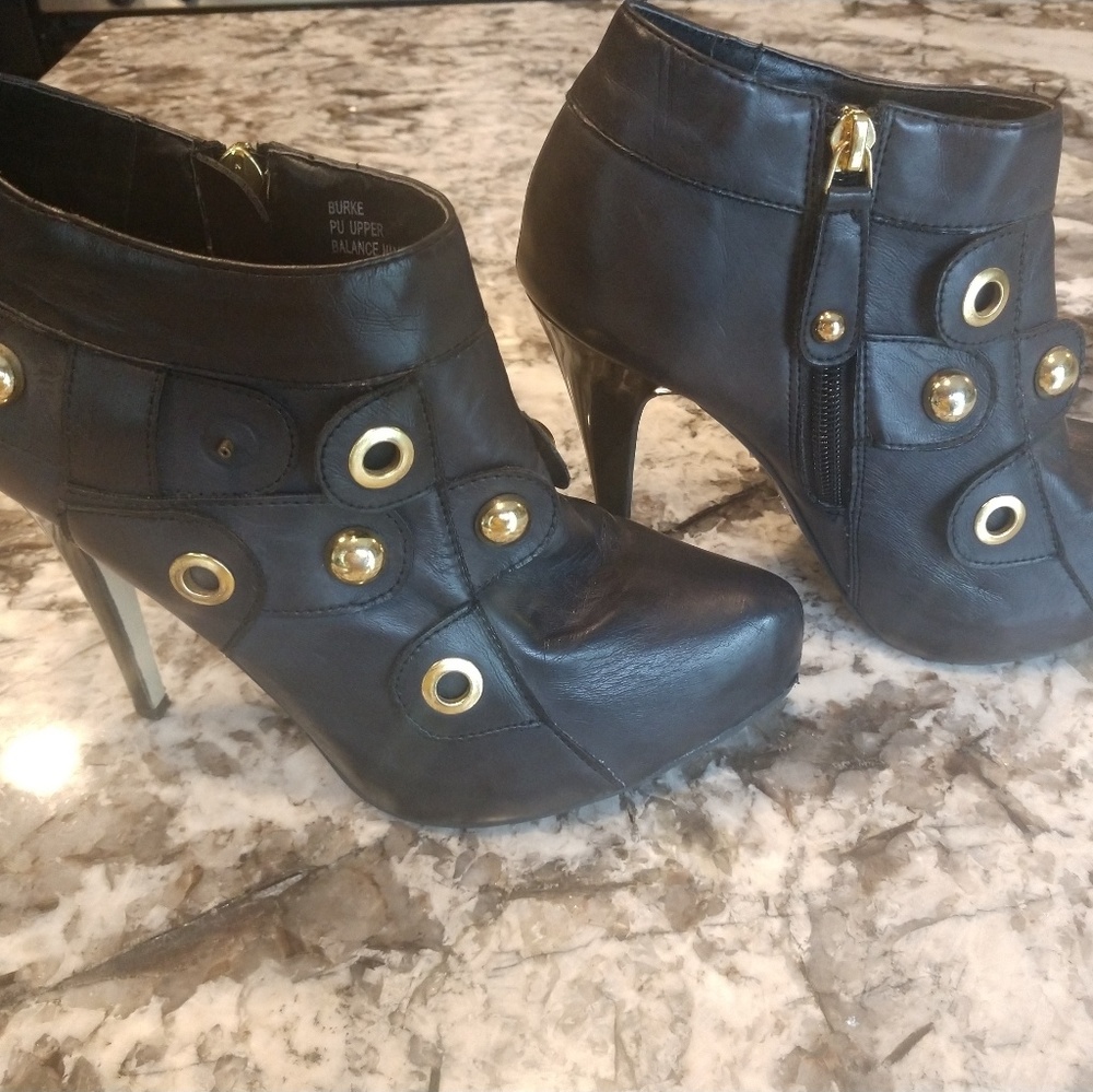 Dollhouse ankle booties